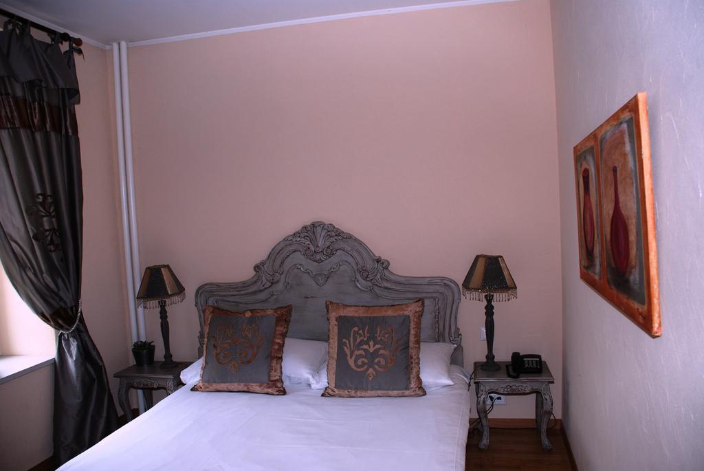 Doppel- oder Zweibettzimmer