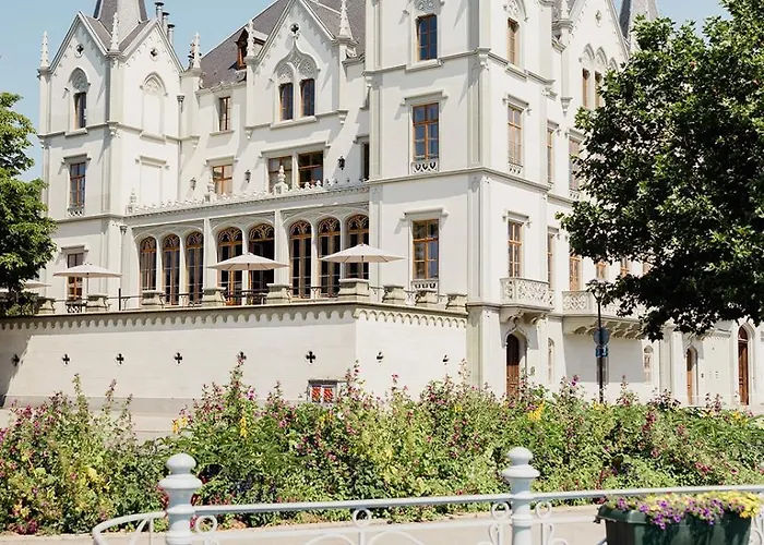 Chateau De L'Aile- Boutique Suites